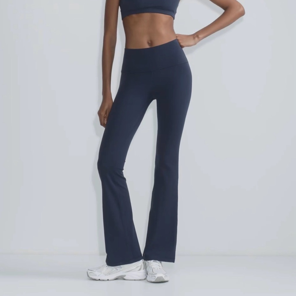 ARITIZIA golden BUTTER Cheeky Hi-Rise Flare 32" Legging